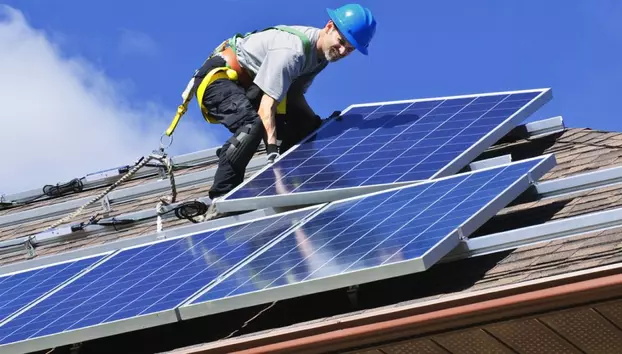 Casa Verde Fotovoltaice dispare din bugetul AFM. APCE reclamă mutarea a 1,5 miliarde lei spre apă-canal