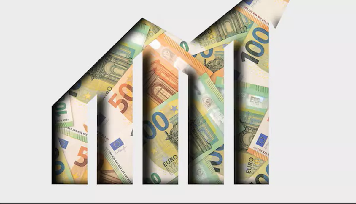 Cursul euro a depășit pragul de 5,2 lei. Moneda națională a României slăbește pe fondul tensiunilor politice
