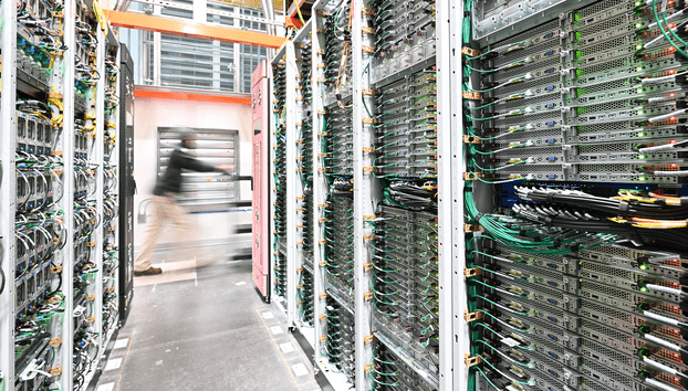 Emisiile CO2 ale Google și Amazon cresc puțin sub 20%. AI-ul începe să strice bilanțul verde al Big Tech