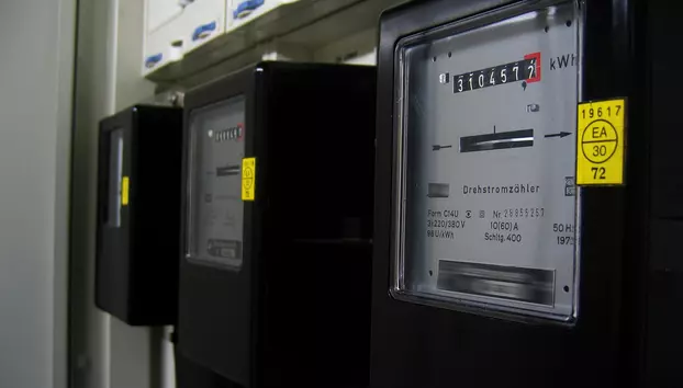Prețul energiei electrice a crescut din 2007 de peste cinci ori raportat la puterea de cumpărare. De ce plătim mai mult decât restul statelor UE