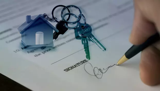 Tinerii ar putea cumpăra locuințe cu un avans de 5%. Ce impact ar avea măsura asupra cumpărătorilor și băncilor