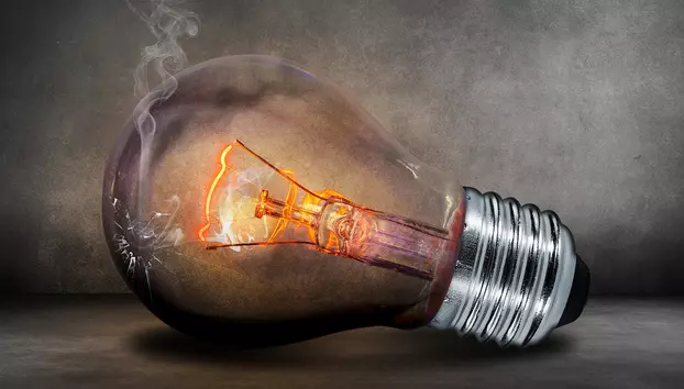 Norocul chior al impozitelor din energie: veniturile bugetare din taxele de mediu cresc cu peste 20%. Dar, energia mai scumpă erodează competitivitatea industriei