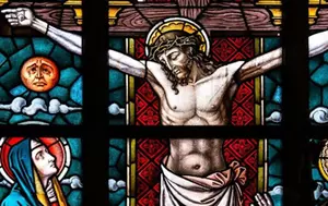 Un obicei spectaculos din noaptea de Înviere care încă se păstrează. Sâmbăta Mare și cum petrec românii seara sfântă