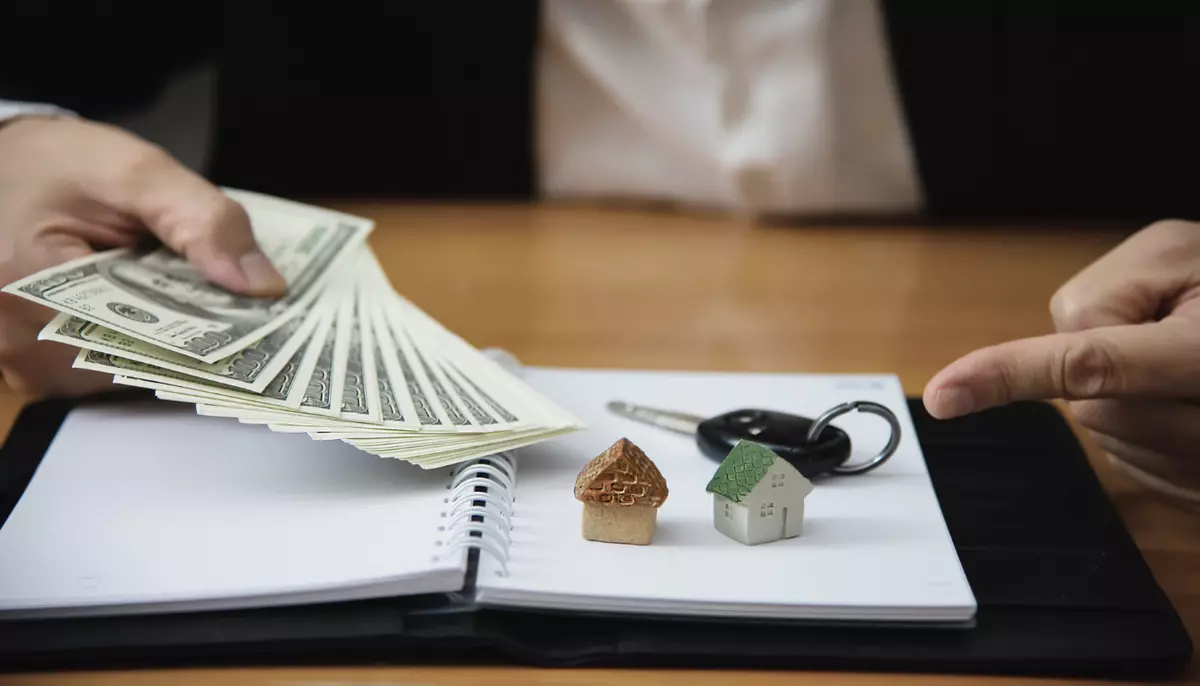 Ce înseamnă refinanțarea unui credit și când merită făcută. Ghid complet despre costuri, avantaje și riscuri